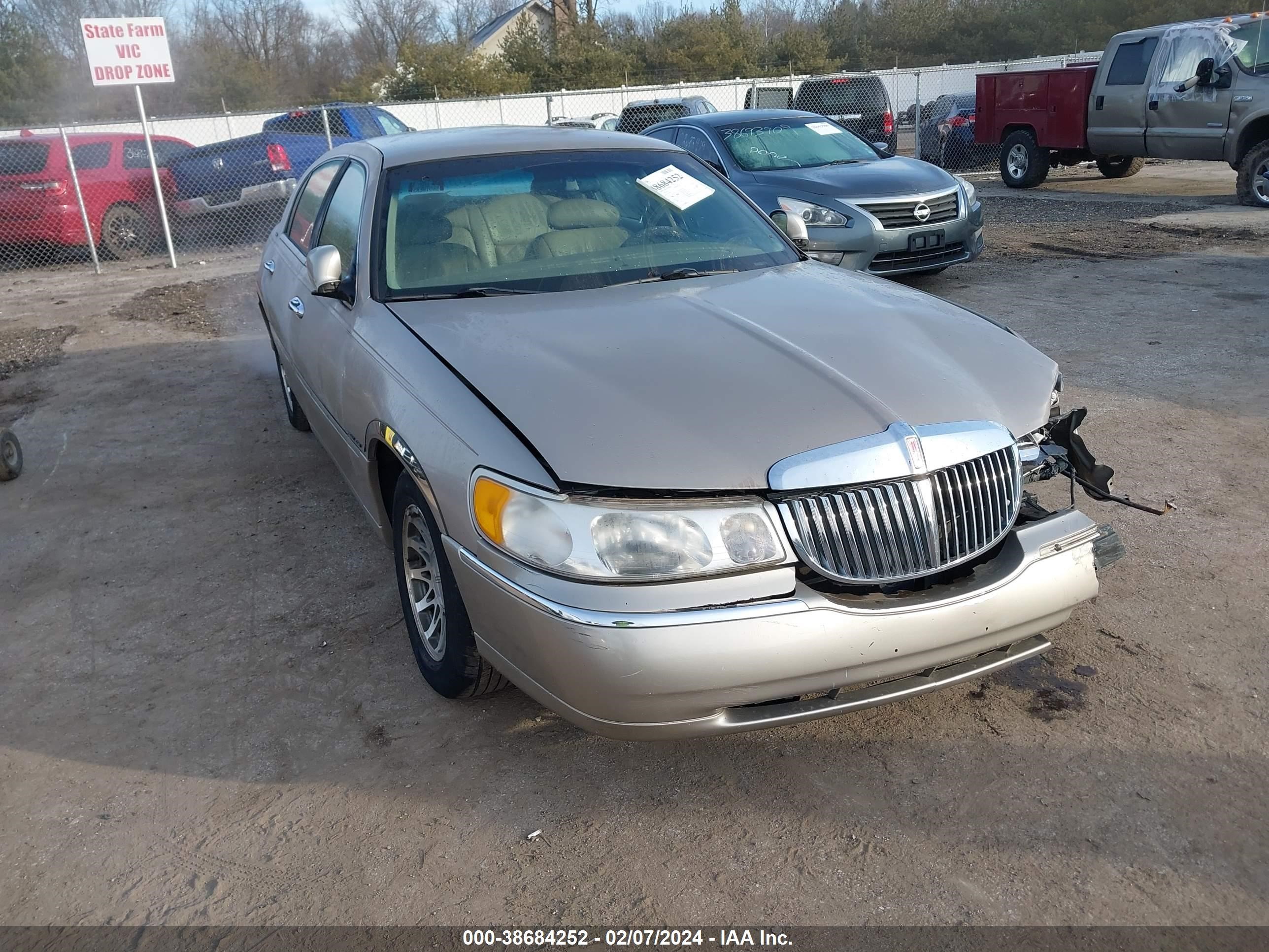 lincoln town car 2000 1lnhm82w3yy868591