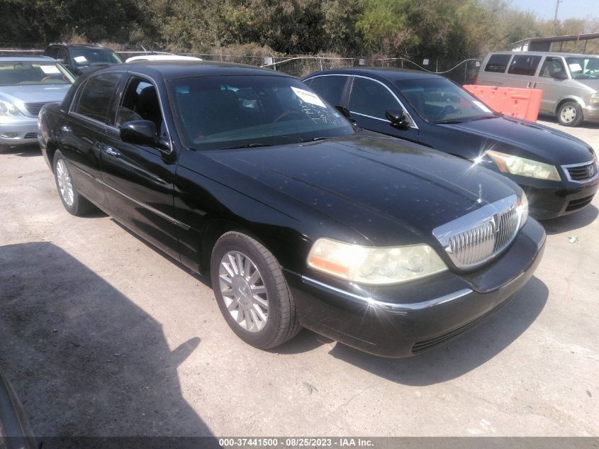 lincoln town car 2003 1lnhm82w43y704825