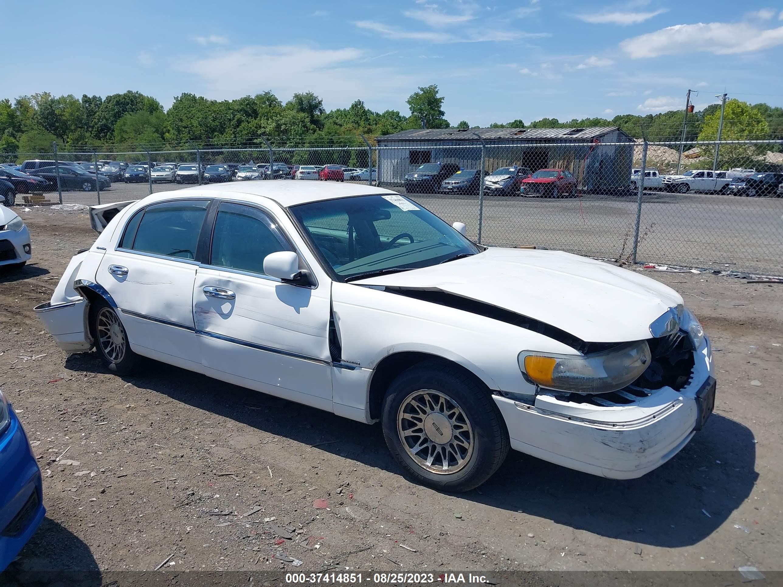 lincoln town car 2000 1lnhm82w4yy769505