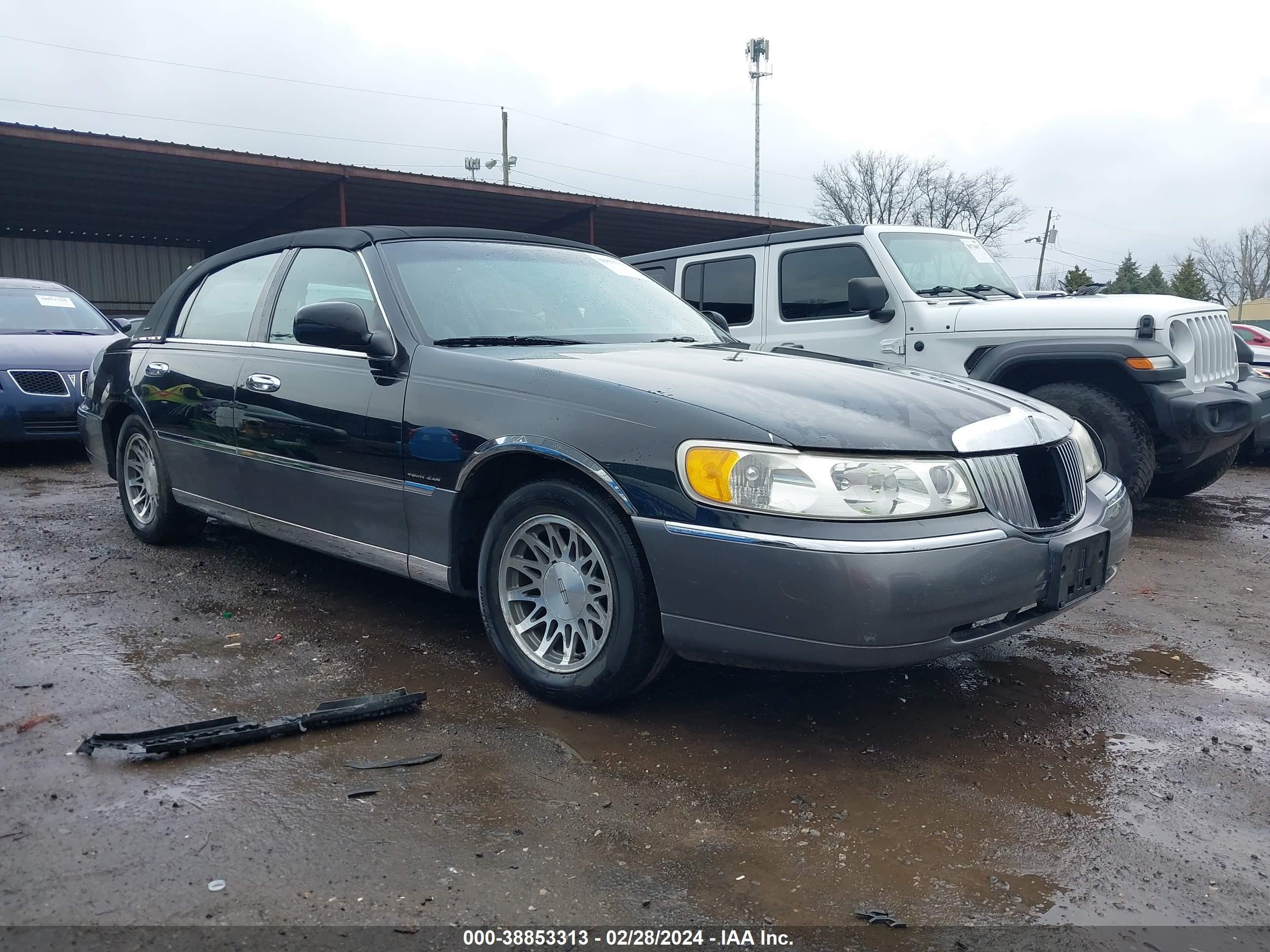 lincoln town car 2000 1lnhm82w4yy823854