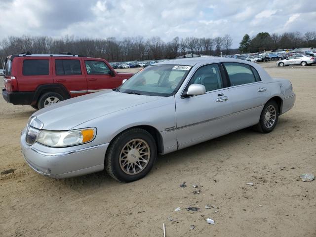 lincoln towncar 2002 1lnhm82w52y671459