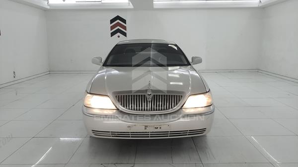 lincoln town car 2005 1lnhm82w75y610215