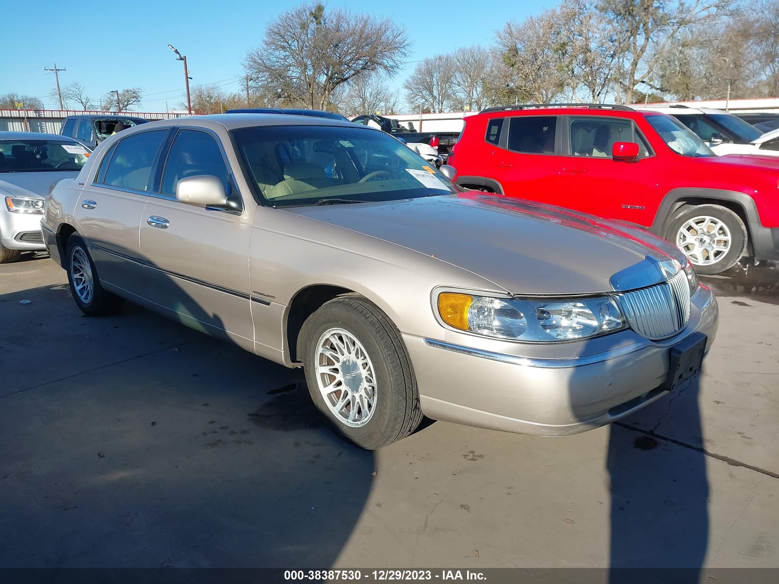 lincoln town car 2000 1lnhm82w7yy868867