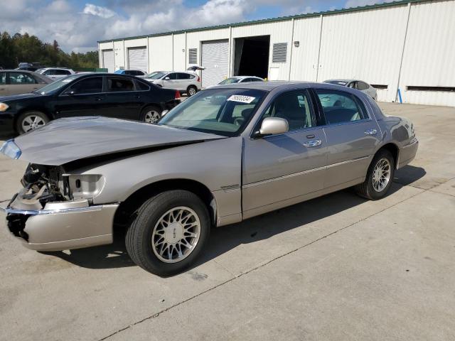 lincoln town car s 2001 1lnhm82w81y732642