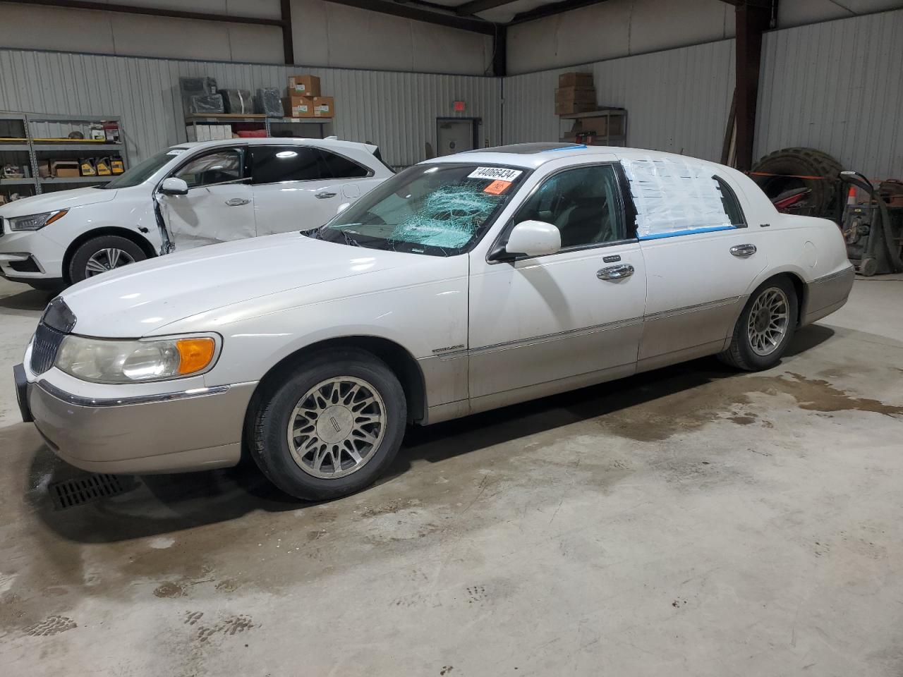 lincoln town car 2001 1lnhm82wx1y701134