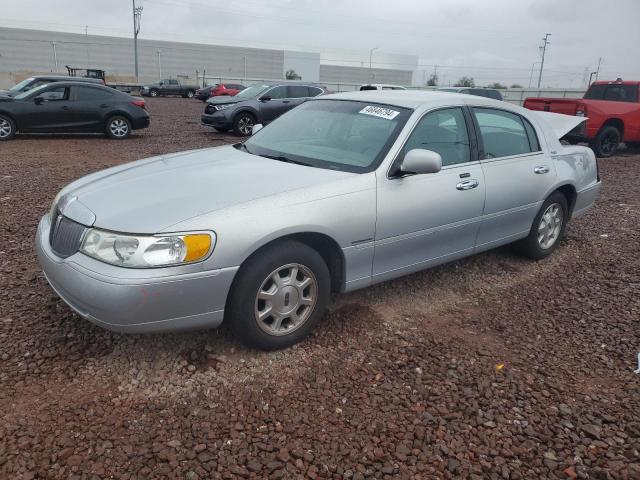 lincoln towncar 2002 1lnhm82wx2y667603