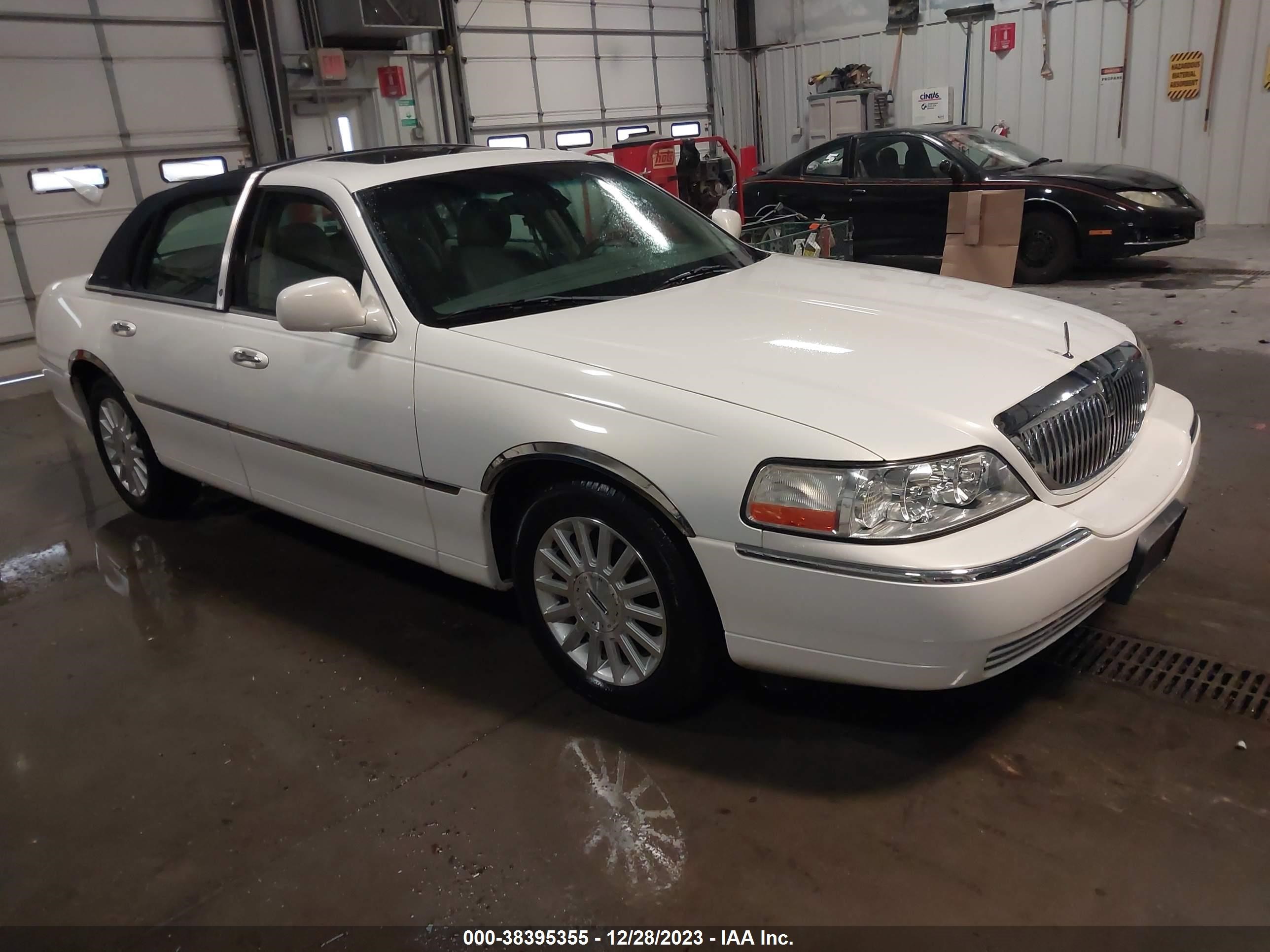 lincoln town car 2003 1lnhm82wx3y634635