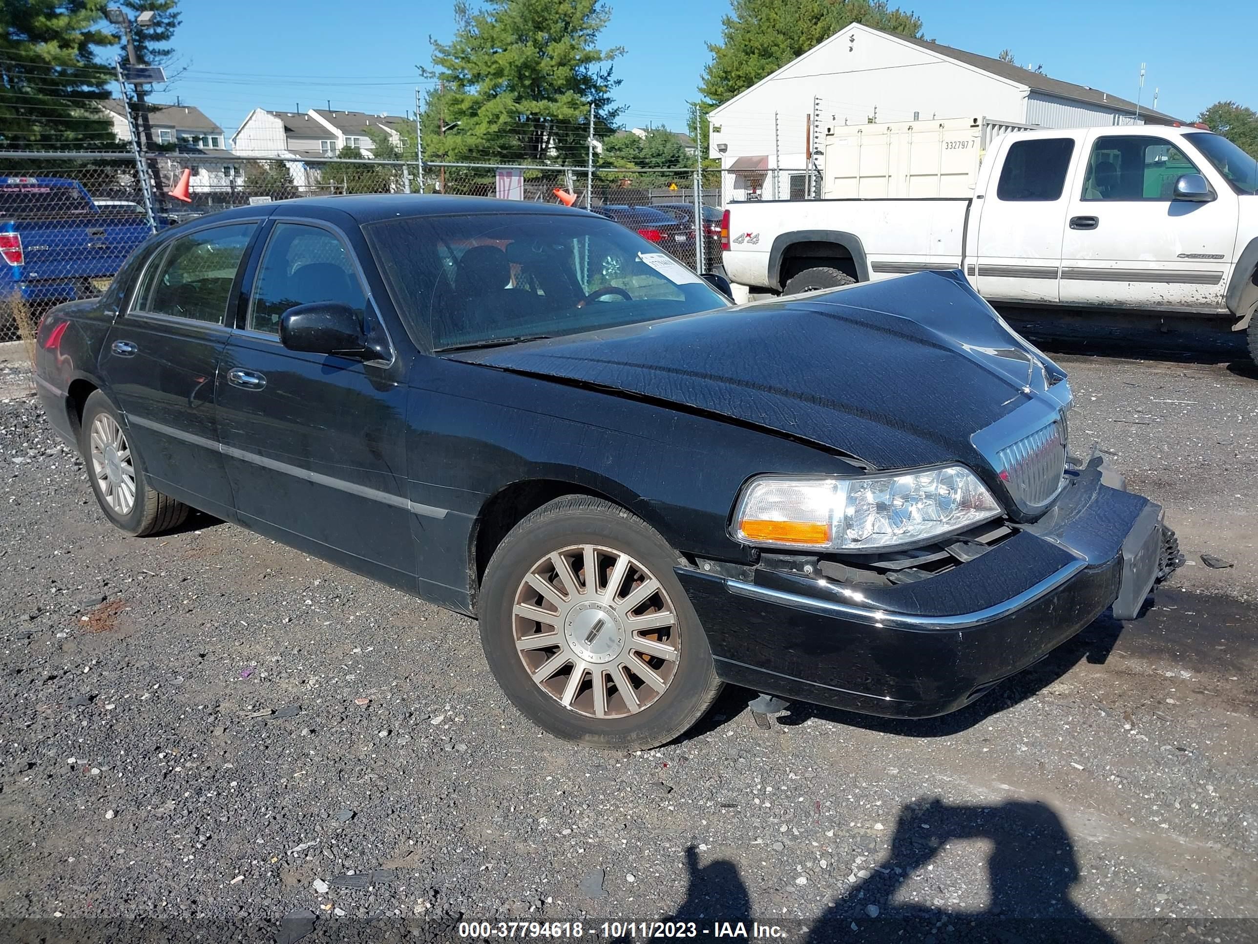 lincoln town car 2003 1lnhm82wx3y700861