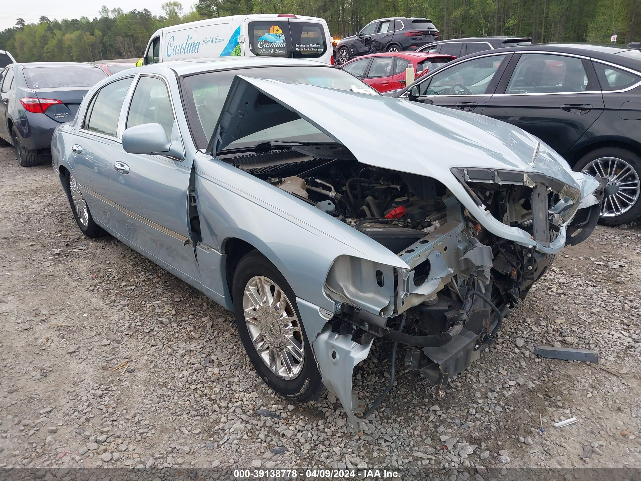 lincoln town car 2006 1lnhm83v56y606574