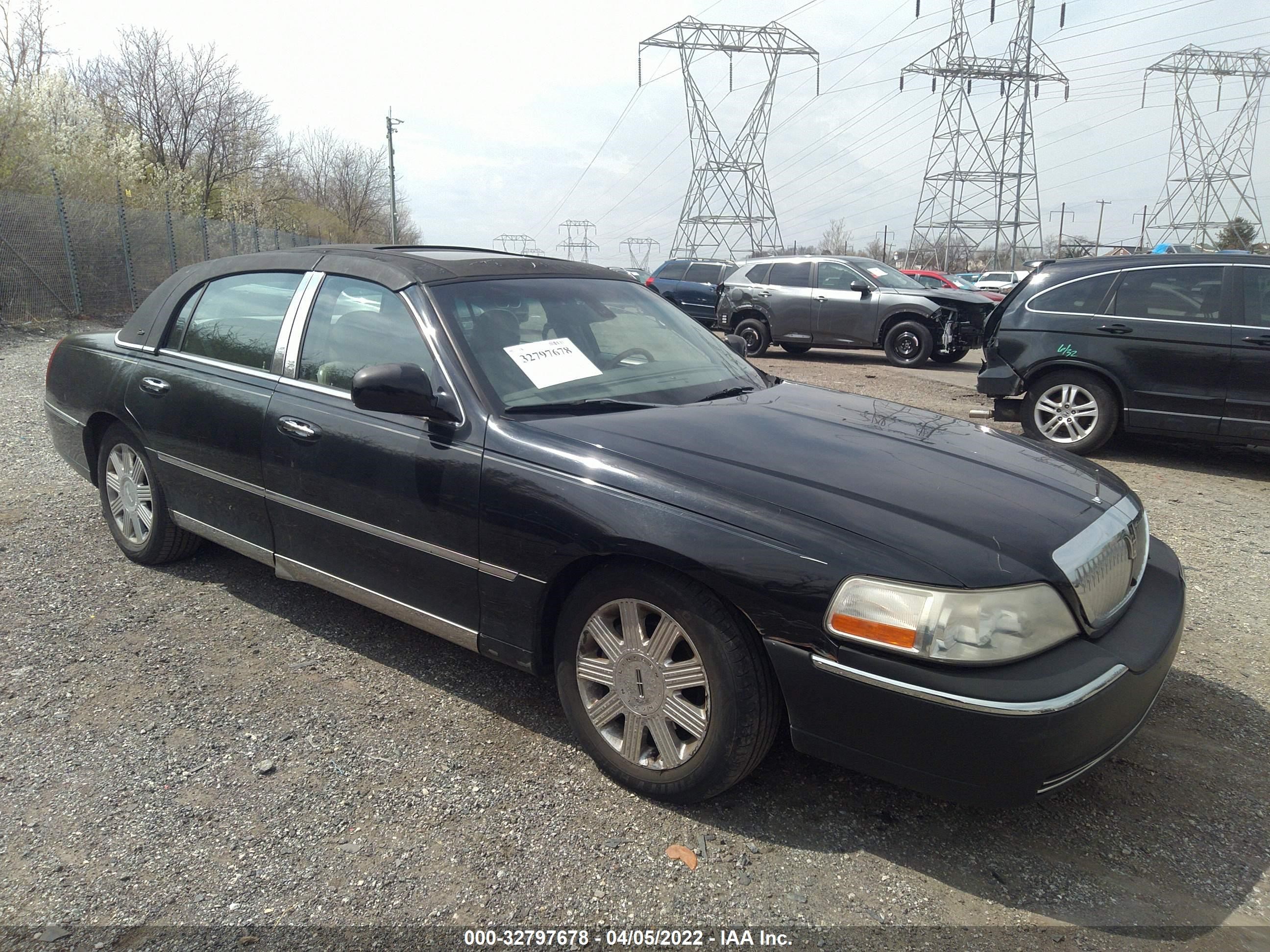 lincoln town car 2003 1lnhm83w03y603974