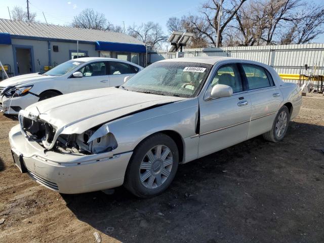 lincoln town car u 2004 1lnhm83w04y629251