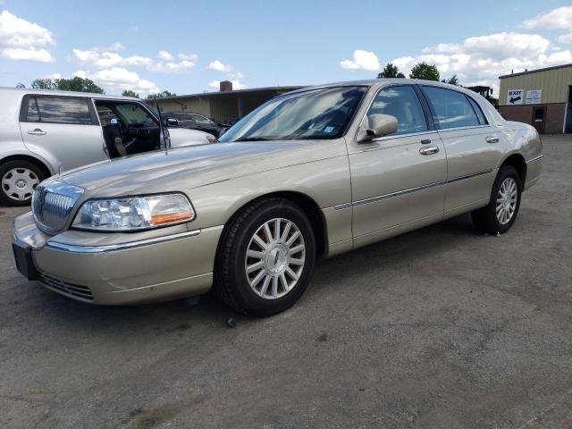 lincoln town car u 2004 1lnhm83w04y682726