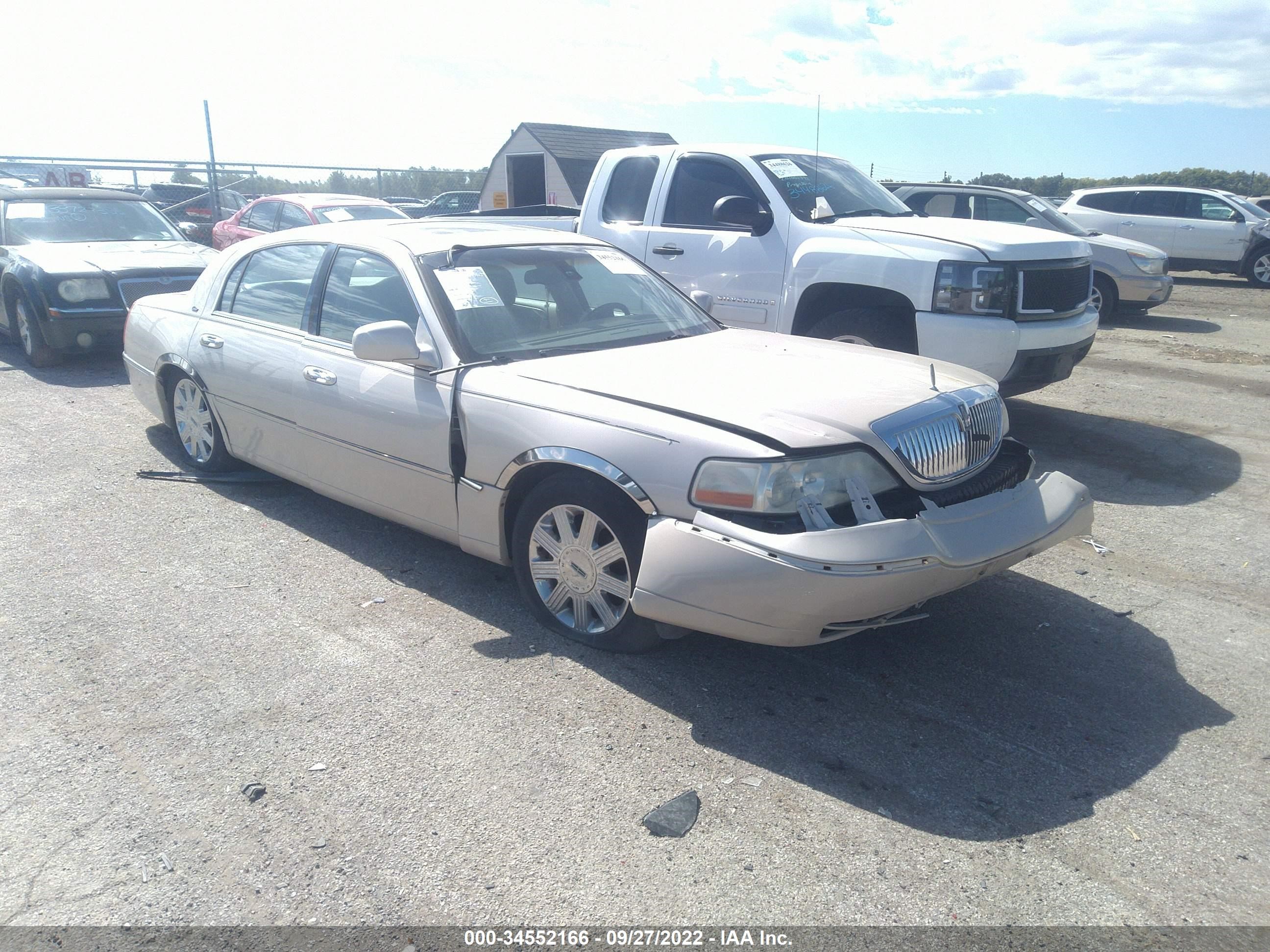 lincoln town car 2003 1lnhm83w13y700231