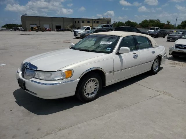 lincoln town car 2001 1lnhm83w21y621308