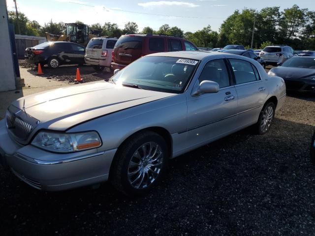 lincoln town car 2004 1lnhm83w24y622480