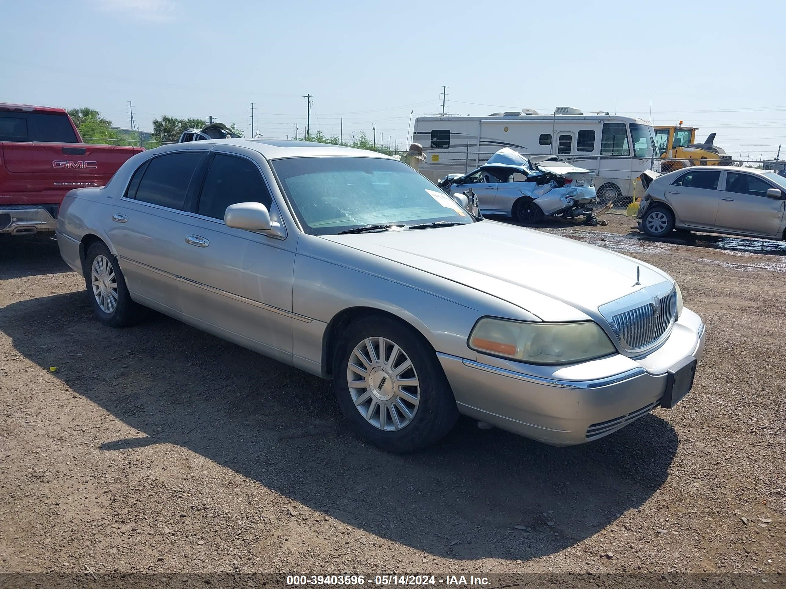 lincoln town car 2004 1lnhm83w24y676605