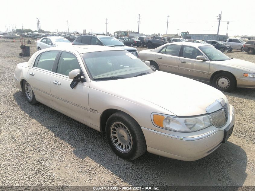 lincoln town car 2000 1lnhm83w2yy915270