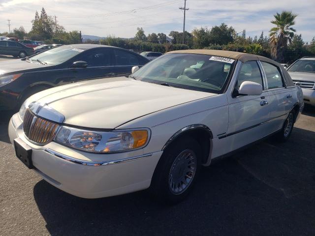 lincoln towncar 2002 1lnhm83w32y653234