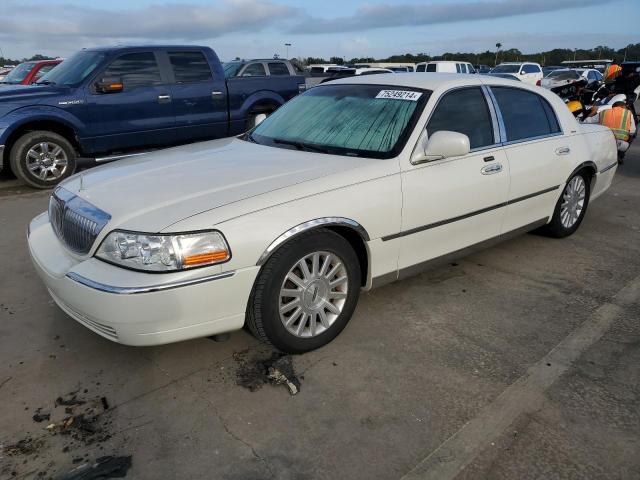 lincoln town car u 2004 1lnhm83w34y601234