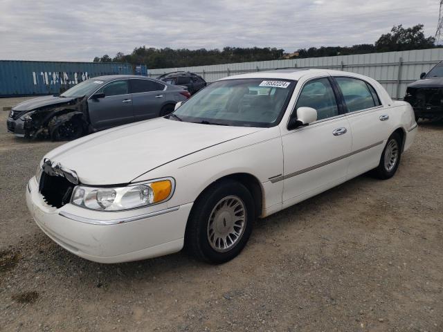 lincoln town car c 1999 1lnhm83w3xy641818