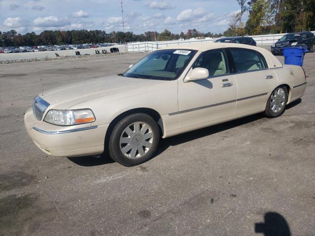 lincoln town car 2003 1lnhm83w43y610443