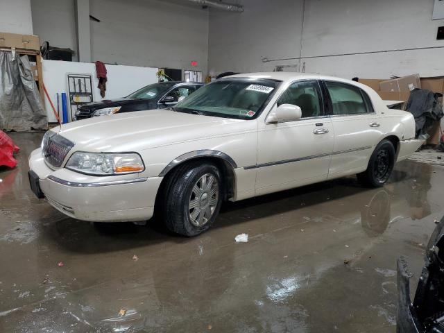 lincoln town car c 2003 1lnhm83w53y623587