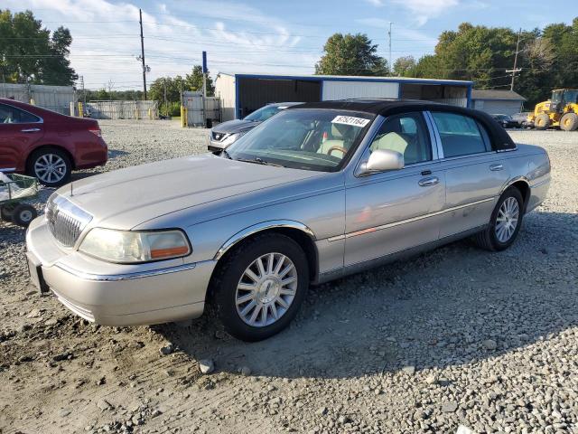 lincoln town car u 2004 1lnhm83w54y612168