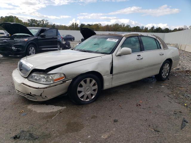 lincoln town car u 2004 1lnhm83w54y627916