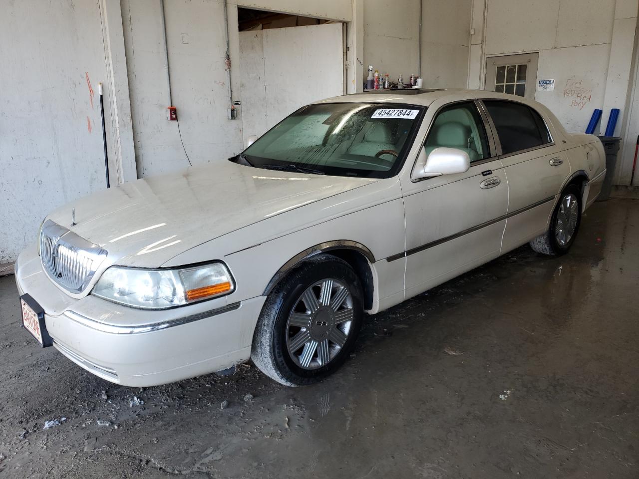 lincoln town car 2003 1lnhm83w63y643332