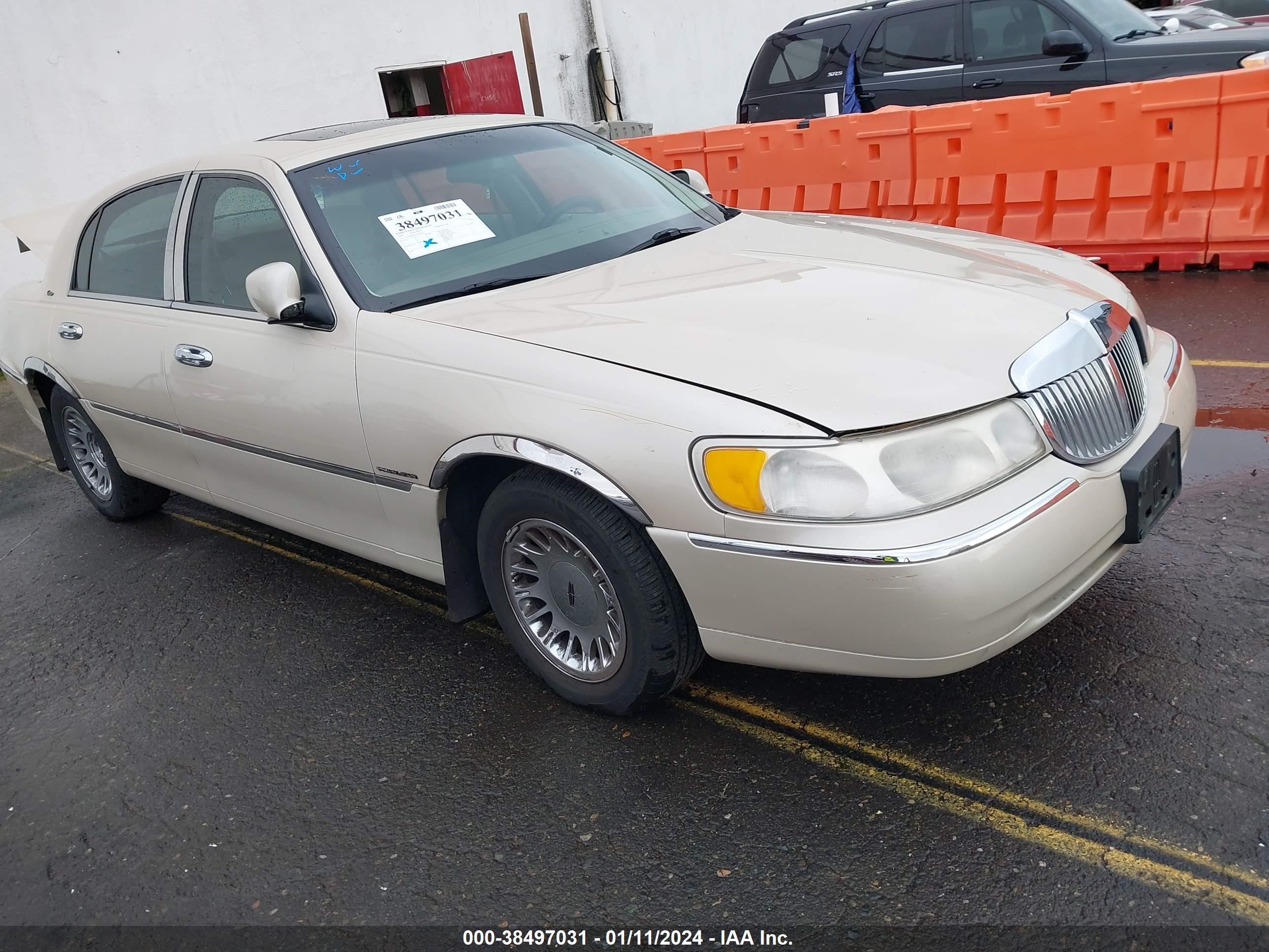 lincoln town car 2000 1lnhm83w7yy899101