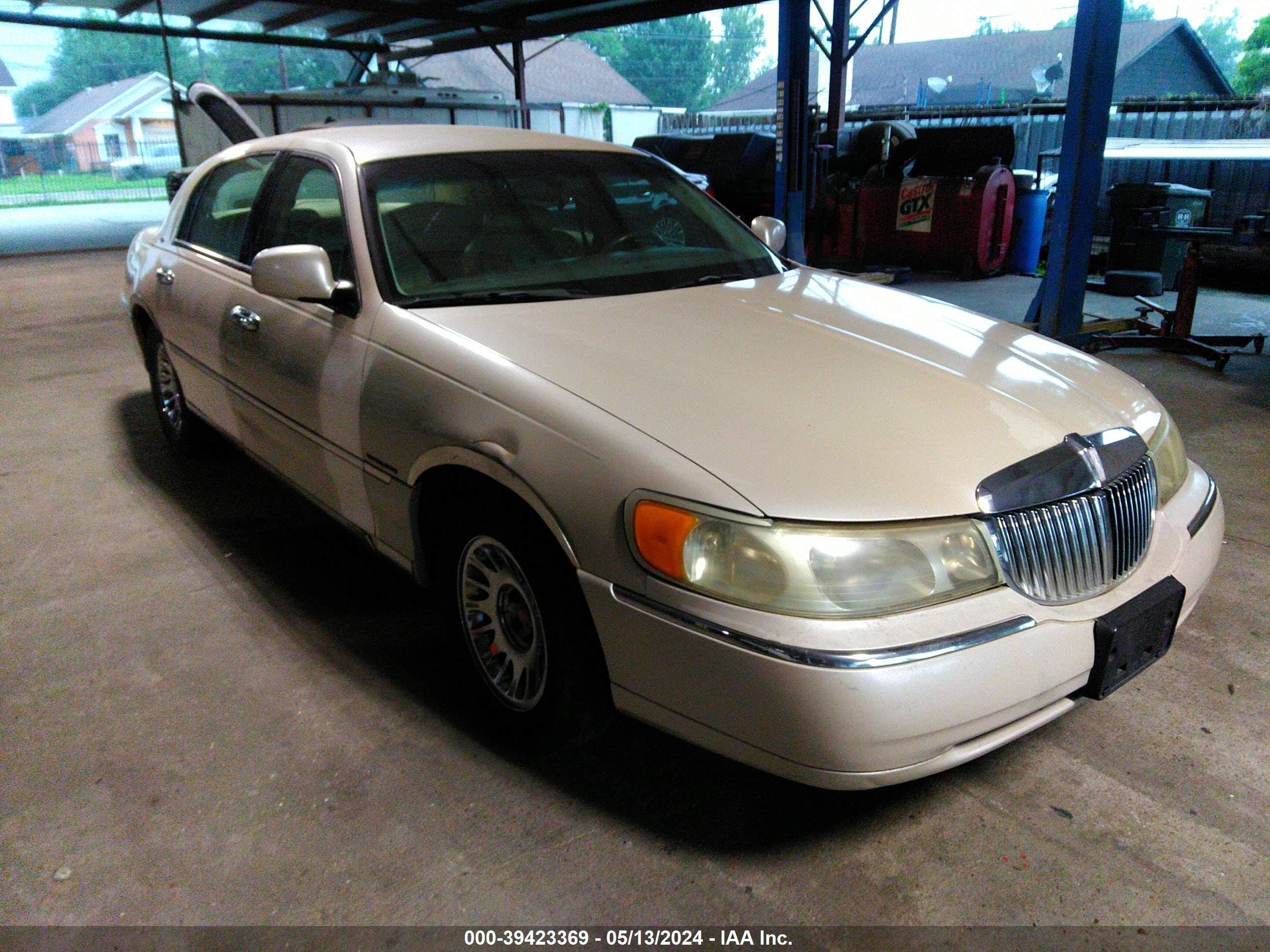 lincoln town car 1999 1lnhm83woxy687848