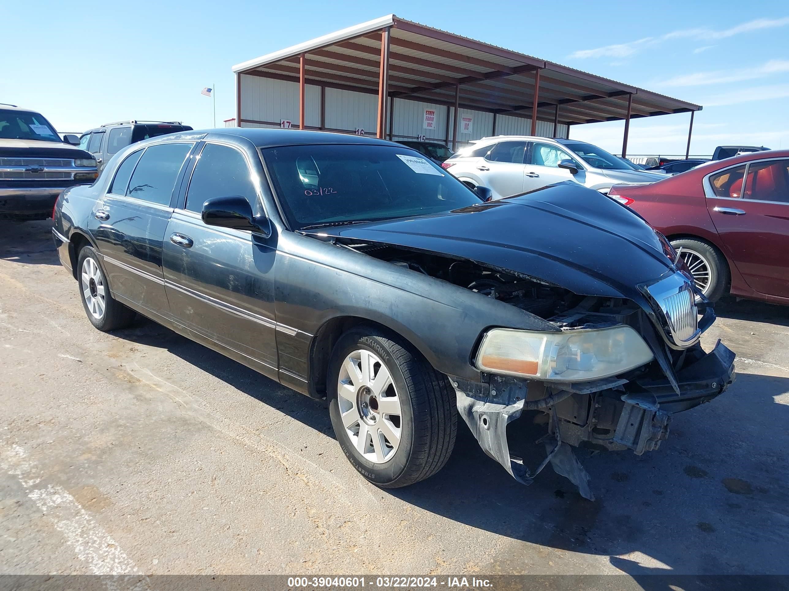 lincoln town car 2005 1lnhm84w45y607818