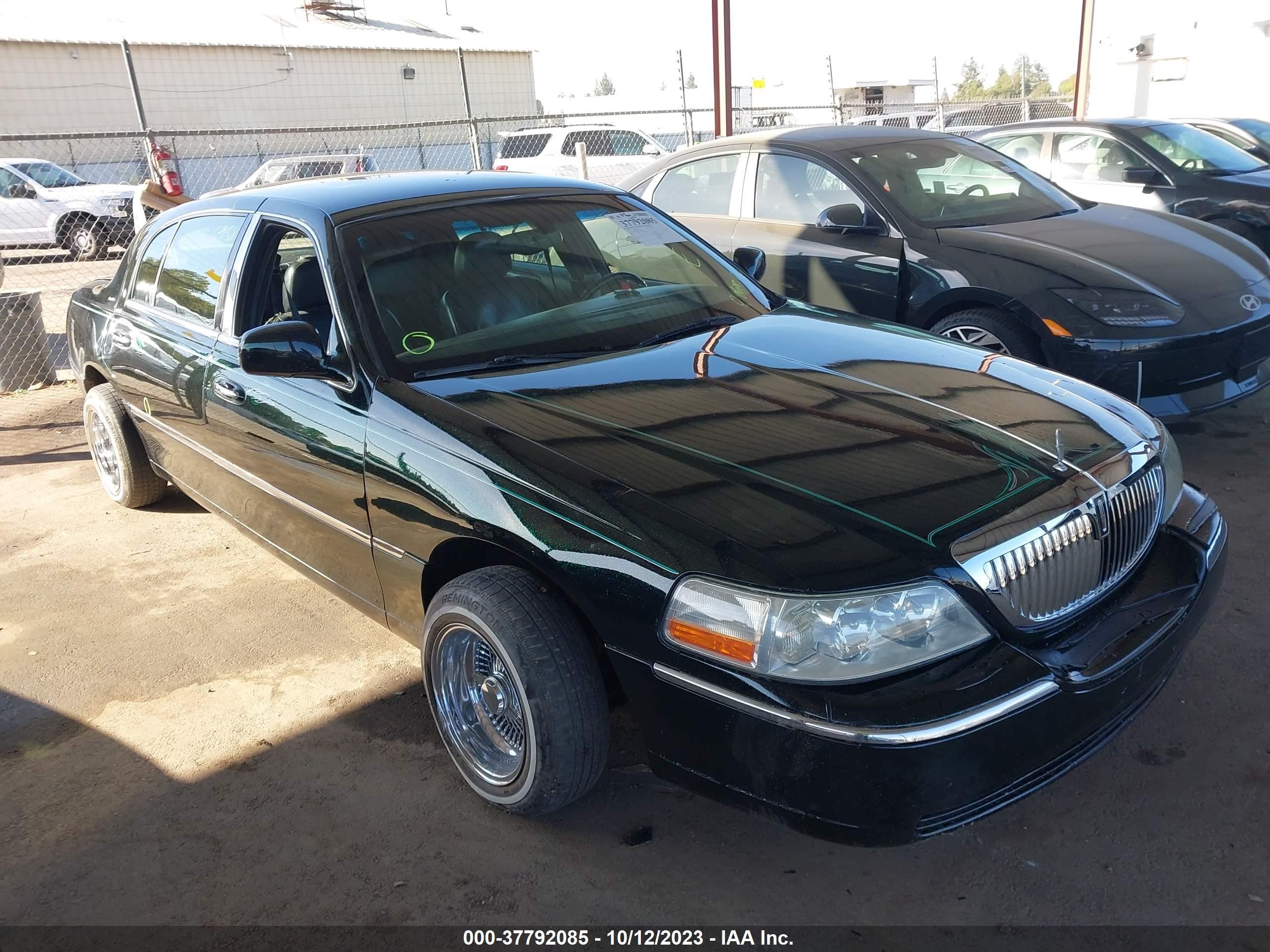 lincoln town car 2003 1lnhm84wx3y643980