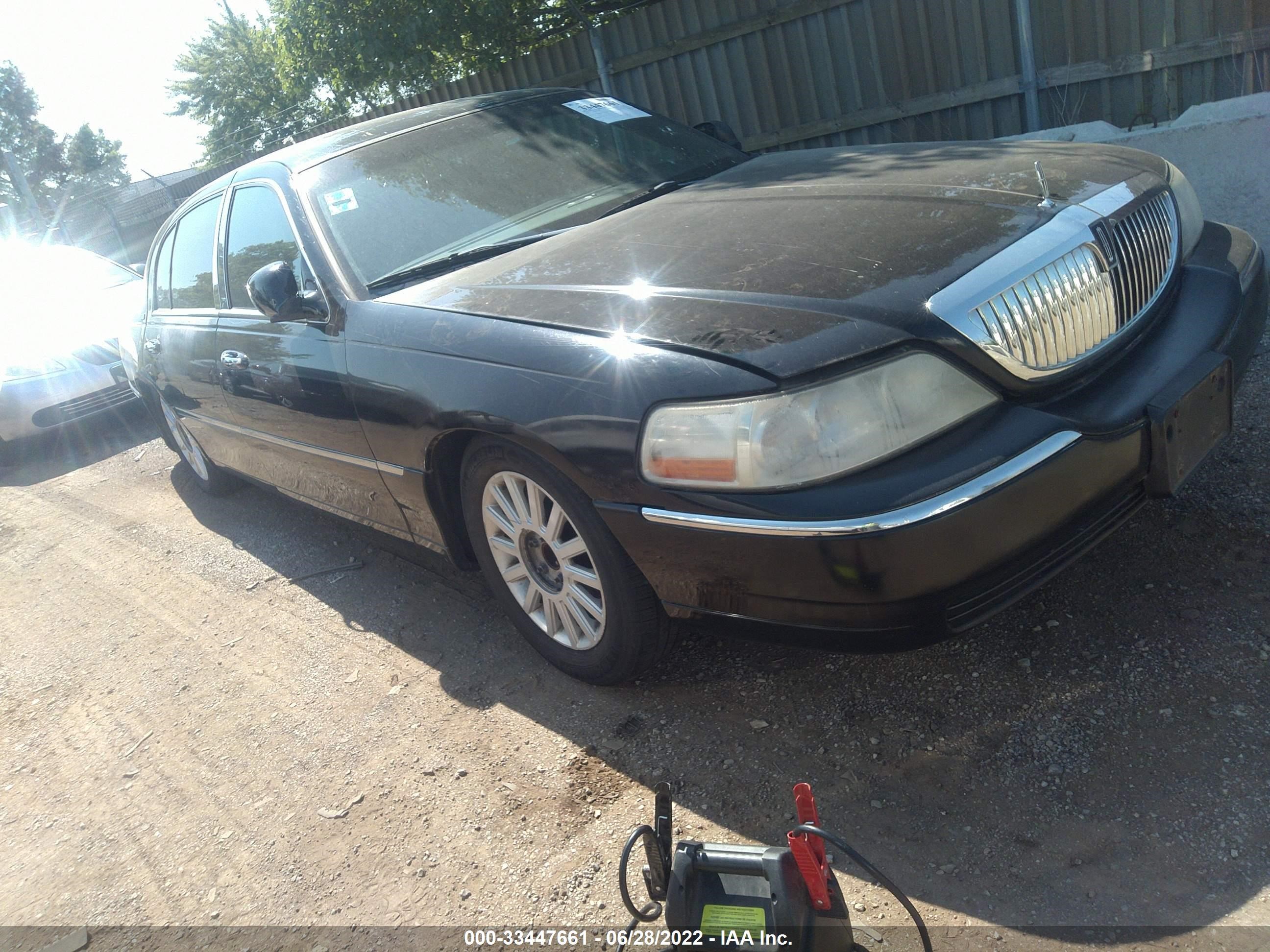 lincoln town car 2005 1lnhm85w85y657250