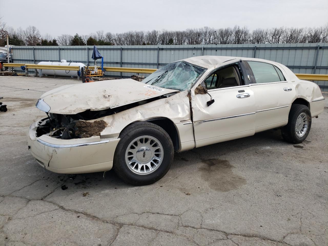 lincoln town car 2001 1lnhm85w91y607502