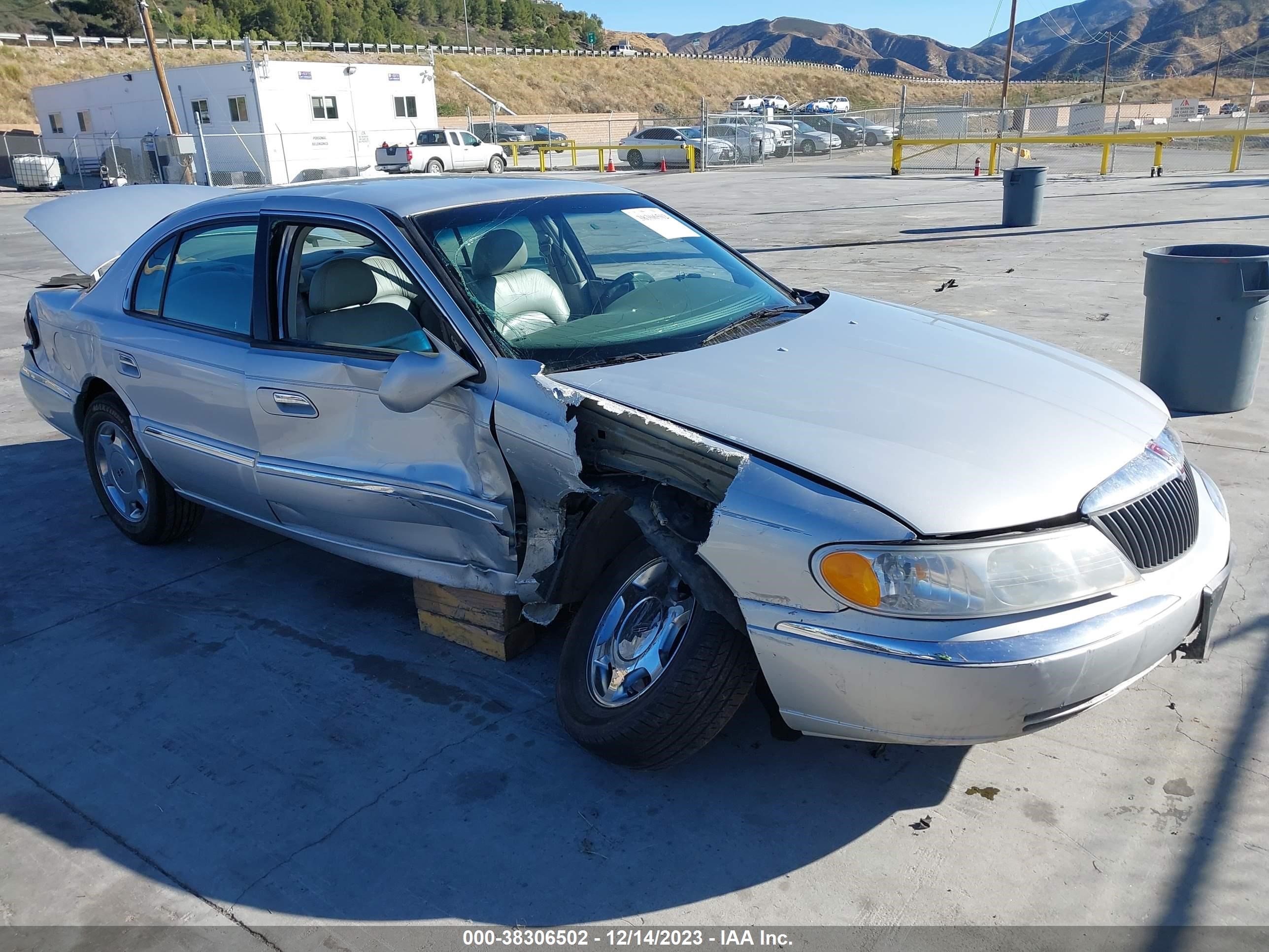 lincoln continental 2001 1lnhm97v01y695947