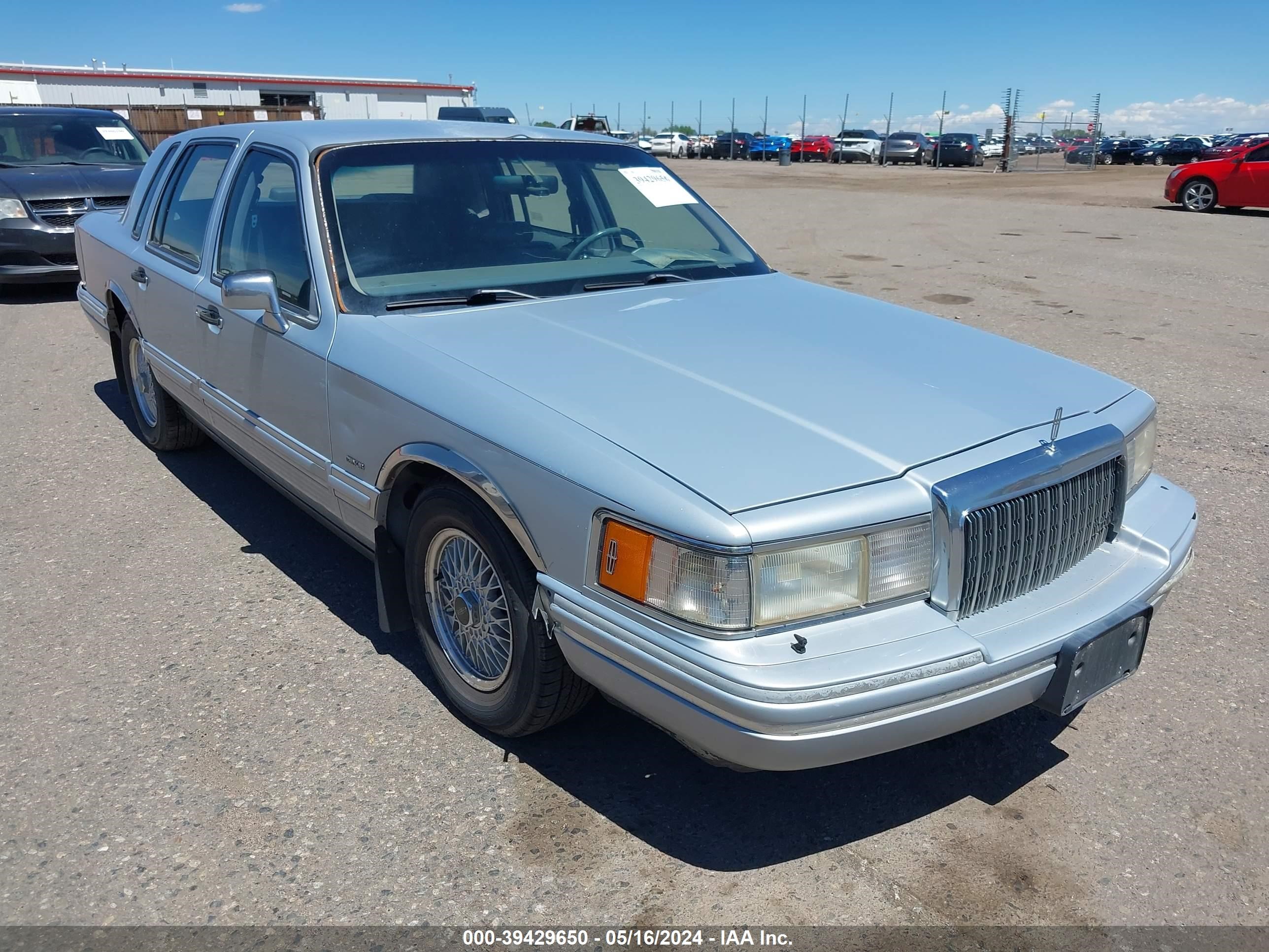 lincoln town car 1993 1lnlm81w1py668304