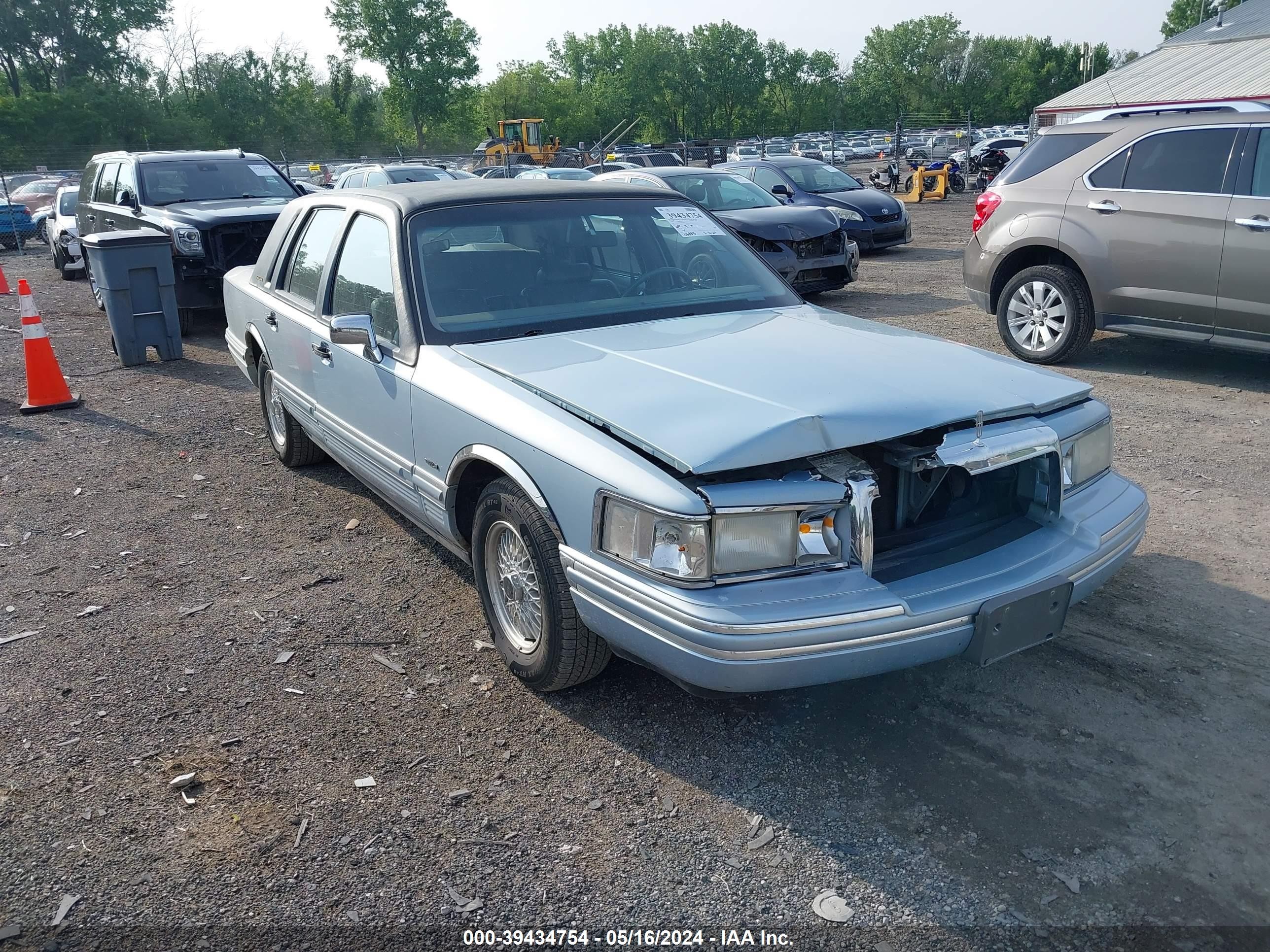 lincoln town car 1993 1lnlm81w3py664657