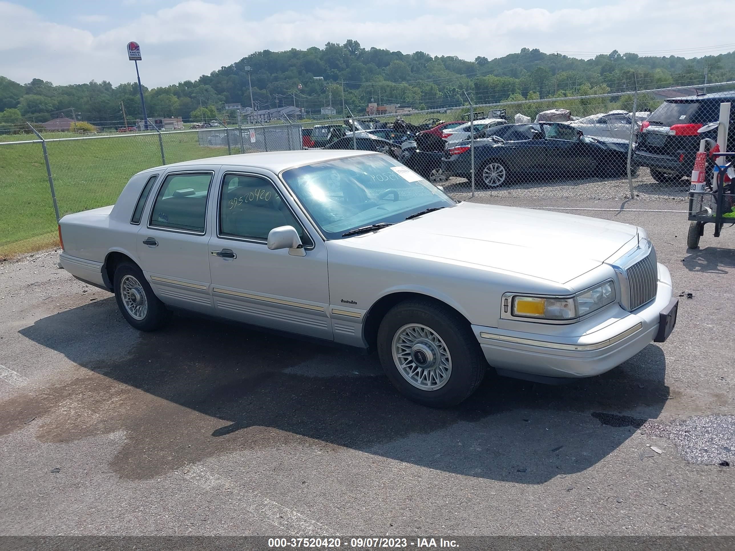 lincoln town car e 1997 1lnlm81w5vy734608