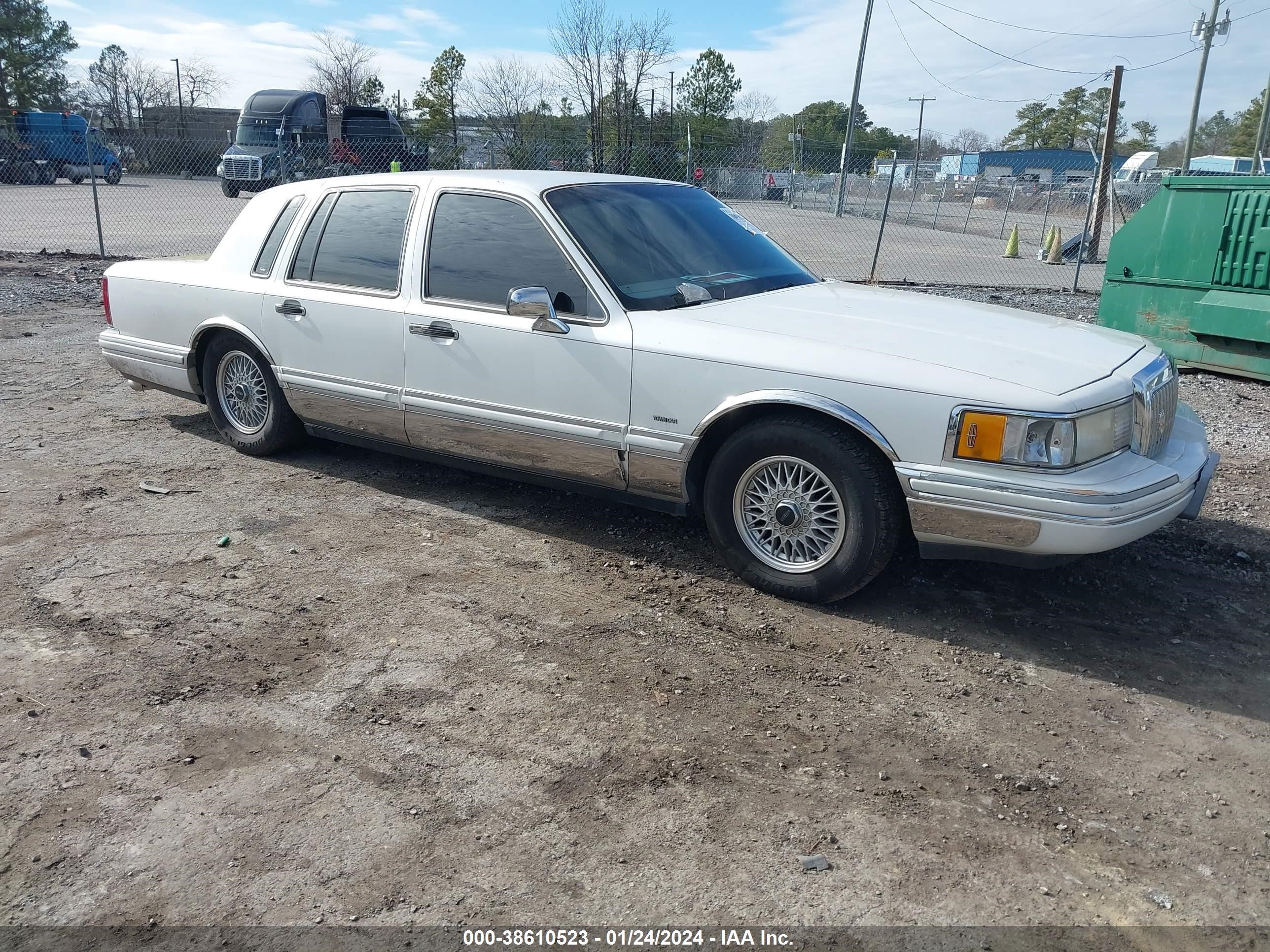 lincoln town car 1993 1lnlm83w2py606147