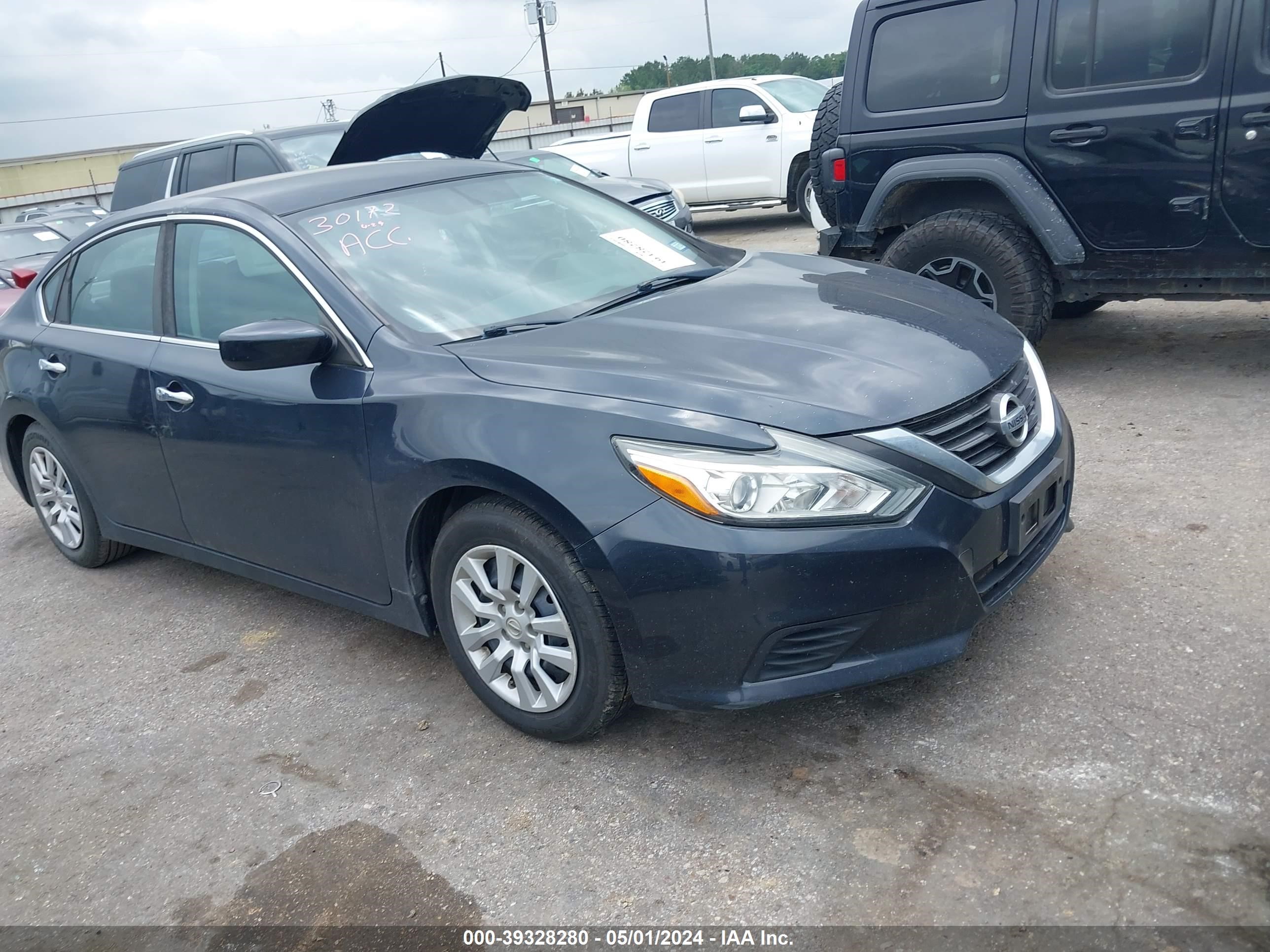 nissan altima 2017 1n4al3ap3hn302704