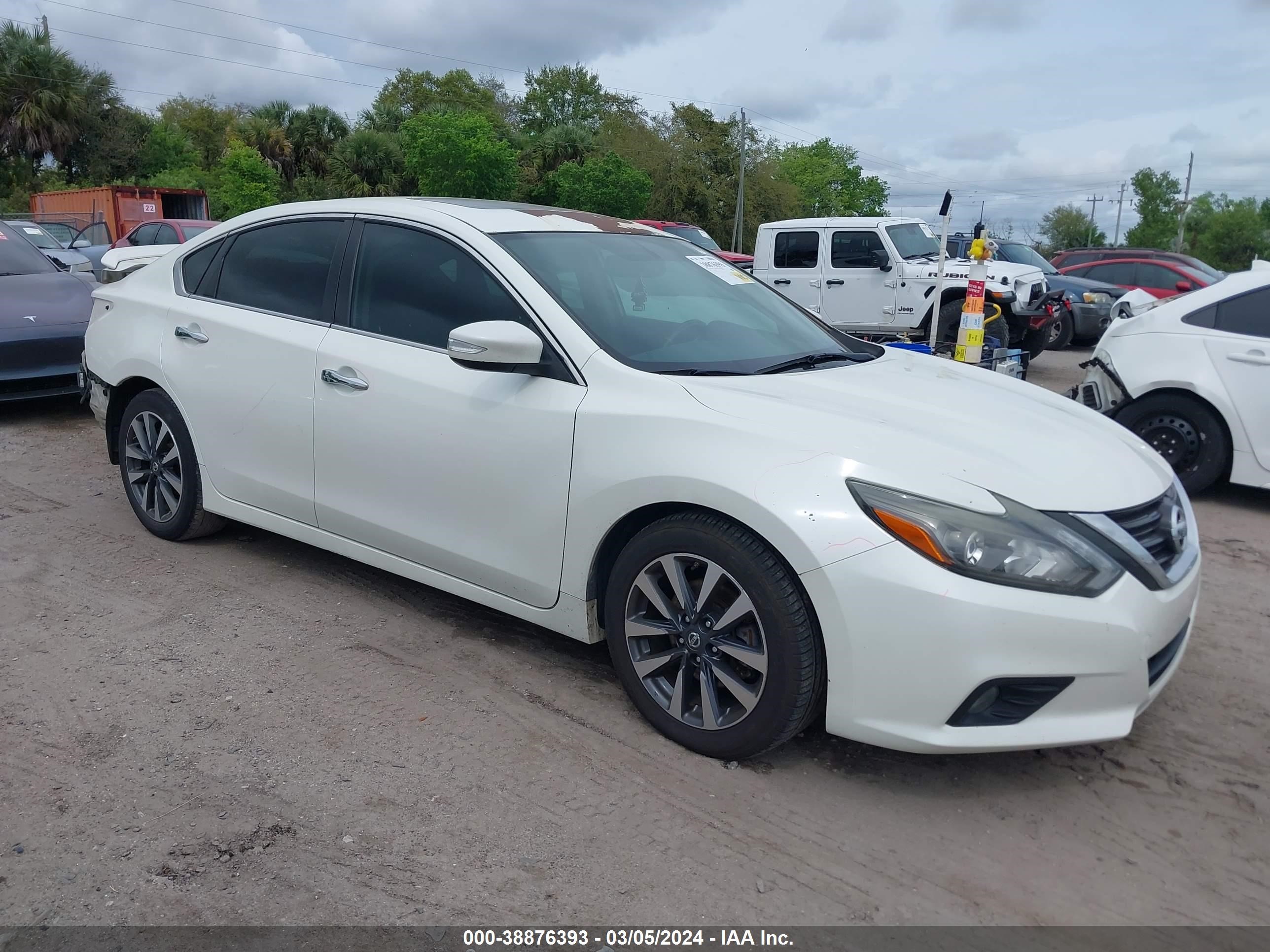 nissan altima 2017 1n4al3ap6hc111483