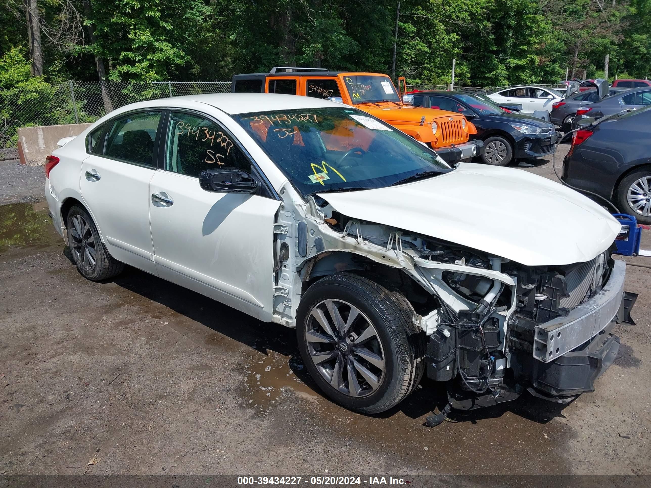 nissan altima 2017 1n4al3ap8hc149913