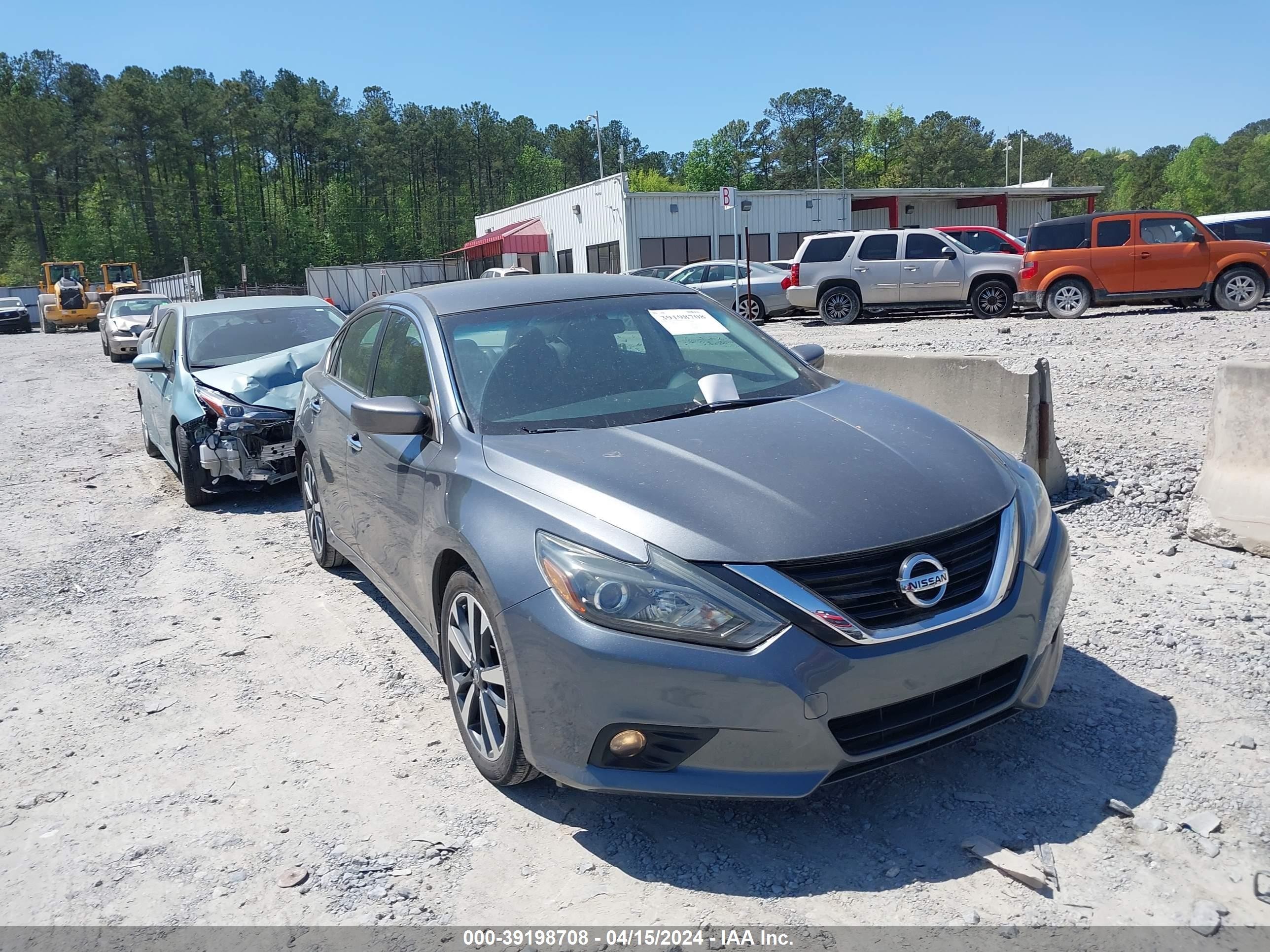 nissan altima 2017 1n4al3ap8hc295051