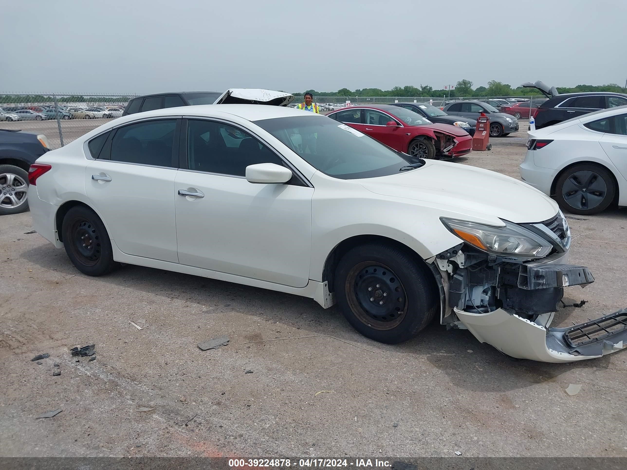 nissan altima 2017 1n4al3ap8hn320244