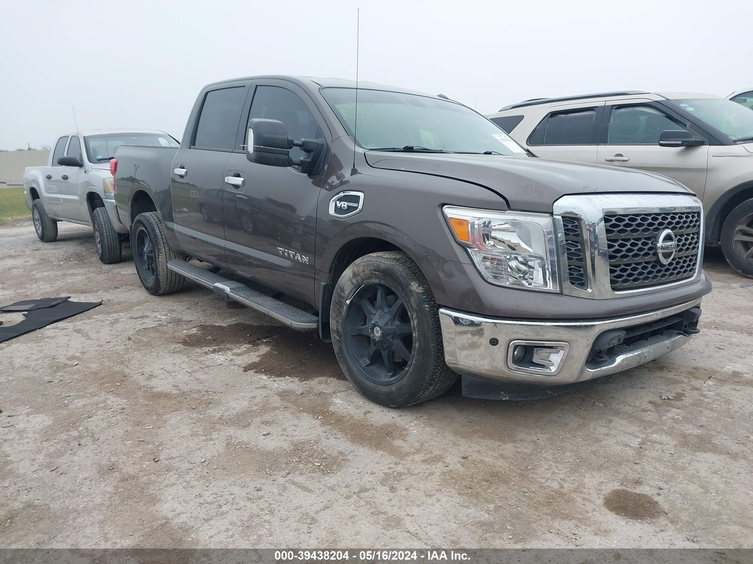 nissan titan 2017 1n6aa1e61hn540439