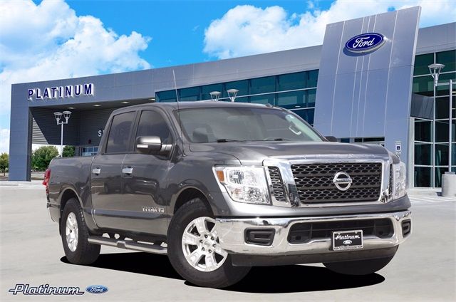 nissan titan 2018 1n6aa1ek7jn531702