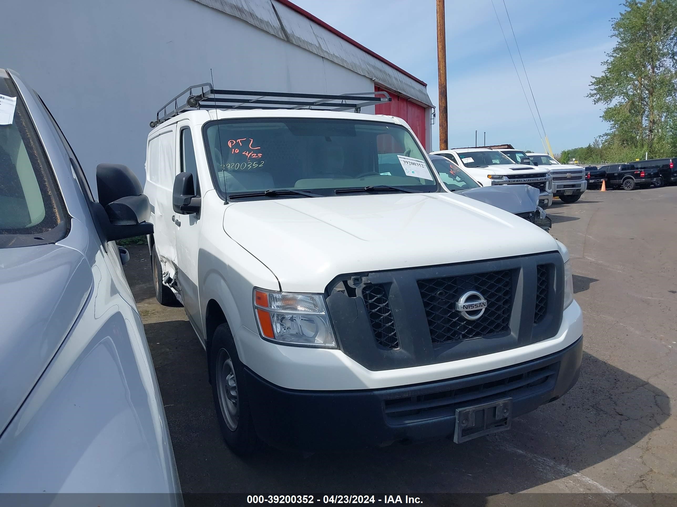 nissan  2016 1n6bf0ky4gn812597