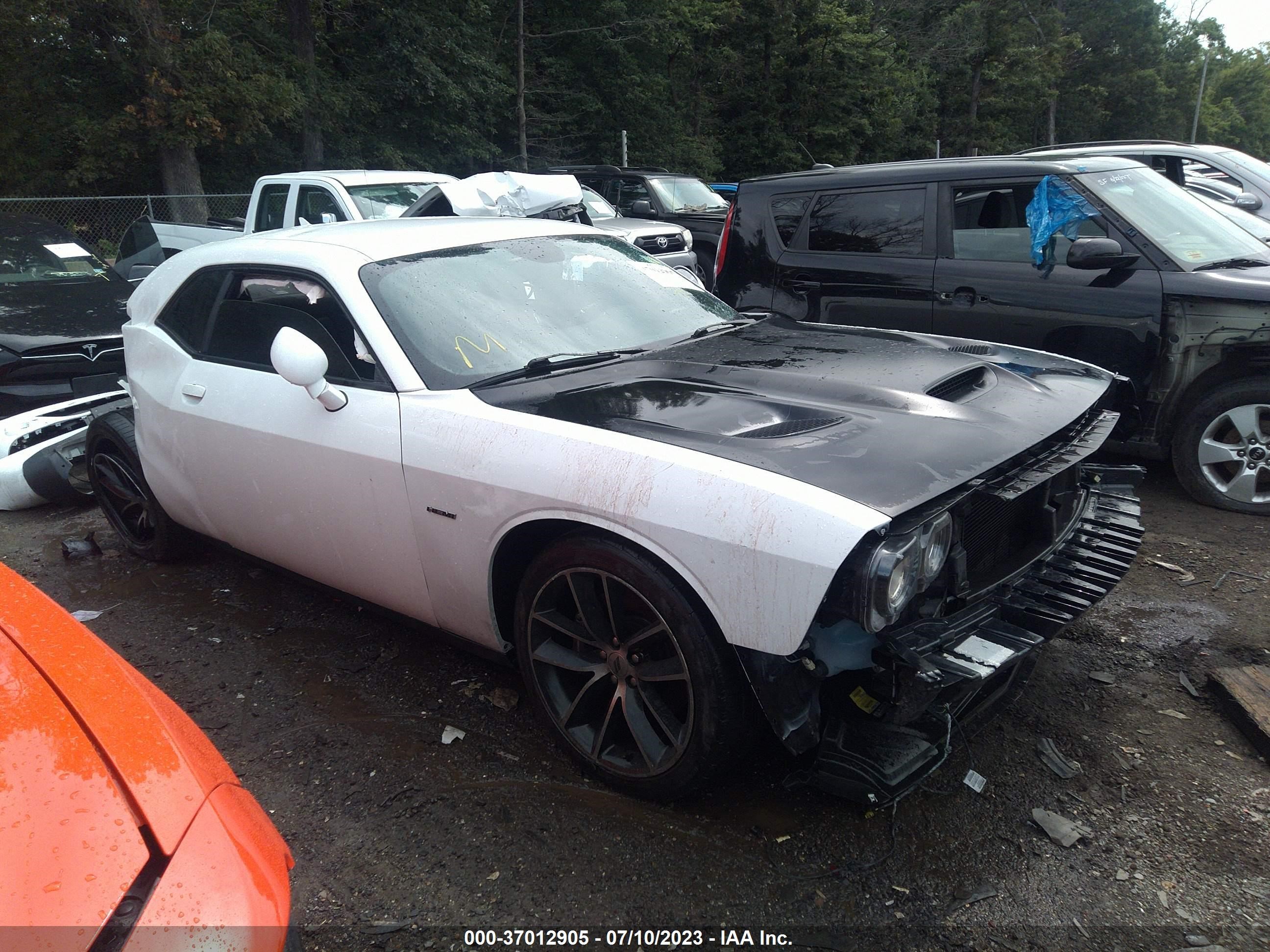 dodge challenger 2018 2c3cdzbt1jh161620