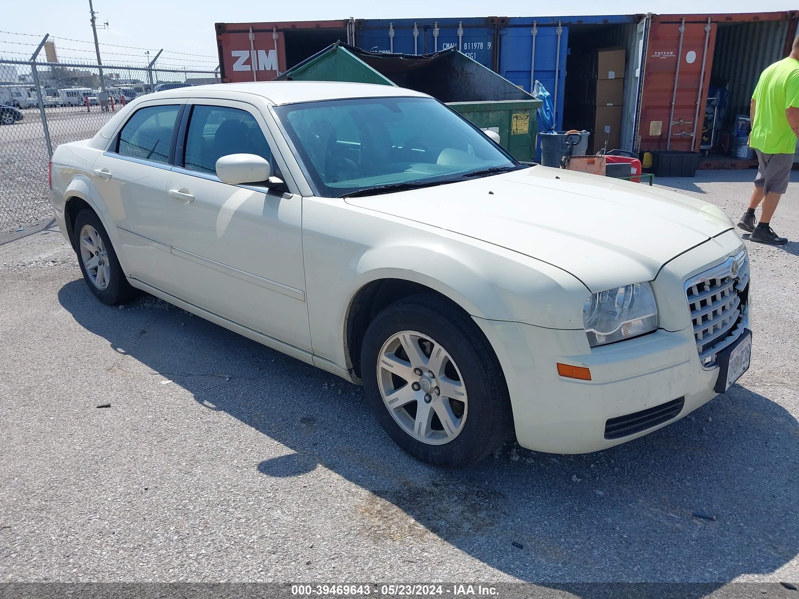 chrysler 300 2007 2c3la43r57h825392